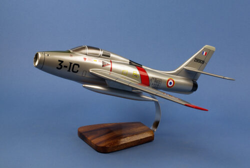 F-84F Thunderstreak 2/3 Champagne