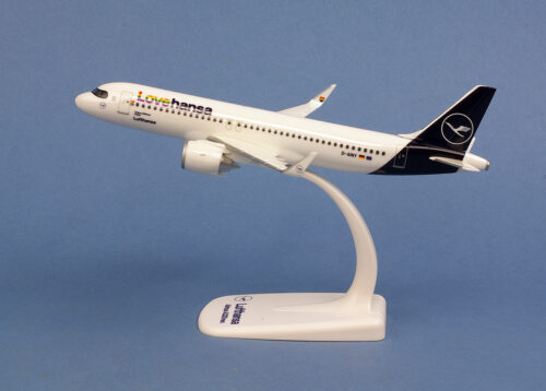Lufthansa "Lovehansa" Airbus A320neo