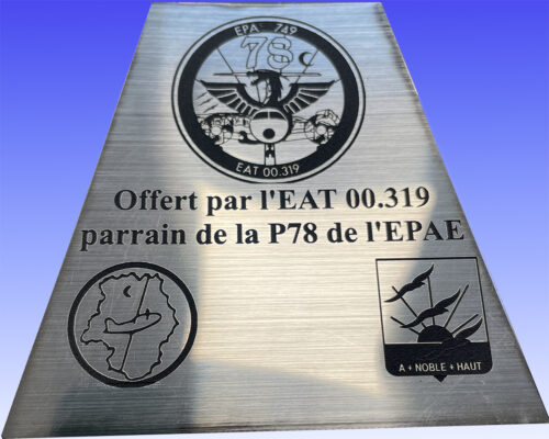 Plaquette de socle Personnalisée trapézoïdale - gravure laser - 50x95x90mm